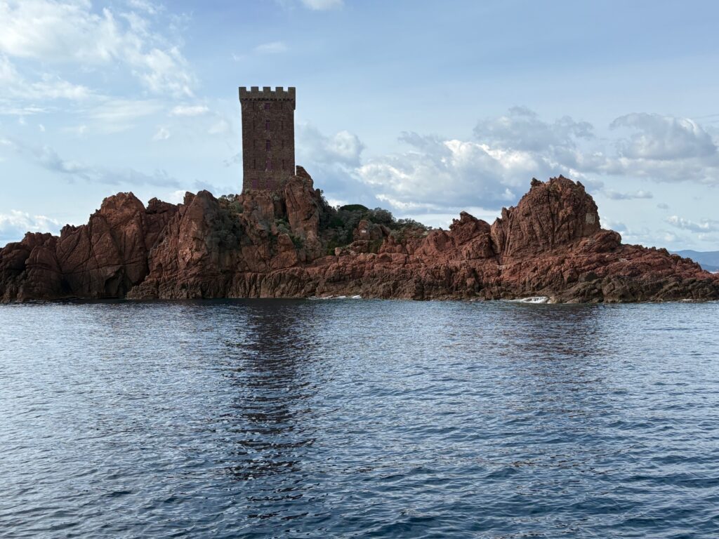 Balade en bateau Saint-Raphaël : l'île d'Or et ses légendes