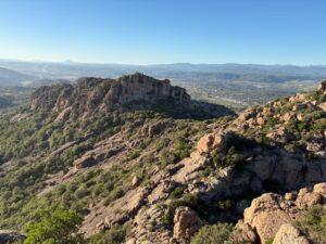 Blog Tropicana Lodge - Randonnée au Rocher de Roquebrune panorama Maures